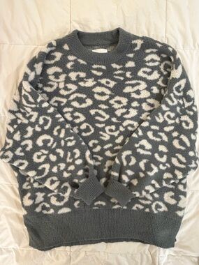 aerie Heather Gray/green Fuzzy Knit sweater